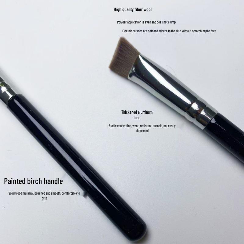 Triangle Concealer Brush: Seamless, Non-Absorbing, Precise for Blemishes & Spots, Highlighter & Brightening Iron Makeup Brush