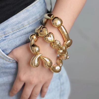 Das leichte, luxuriöse und hochwertige elastische Armband aus Metall mit Wassertropfen-Ballon-Liebe ist für den Alltag von Frauen geeignet