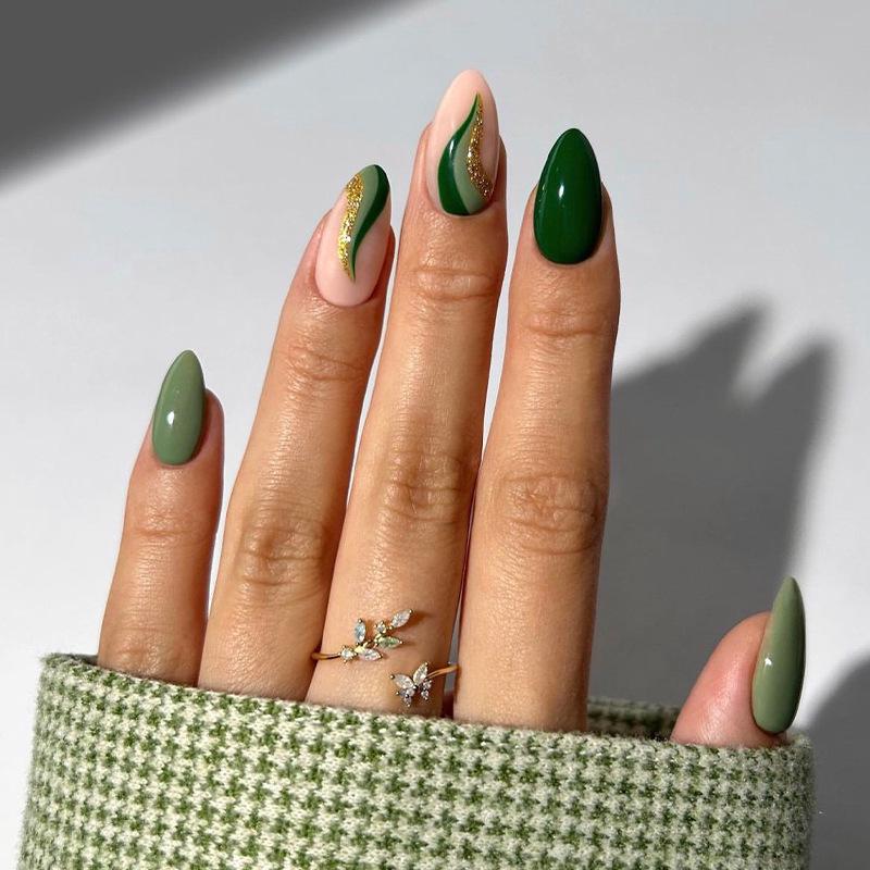 

Exclusive Almond-Shaped Green & Gold Glitter False Nail Patches
