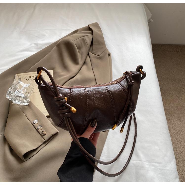 

Shoulder bag casual fashion simple Japan and Korea 2025 new trendy INS messenger bag women s bag leisure bag youth bag темно-коричневого
