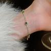 Elegantes Zirkonia-Blumenarmband: Pendelarmreif mit einem hochwertigen, modischen Design