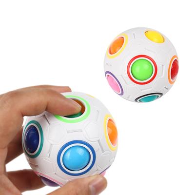 Magischer Regenbogen Puzzle Ball Würfel Speed Ball Spaß Stressabbau Fidget Ball Spielzeug Weihnachtsstrumpffüller für Kinder und Erwachsene