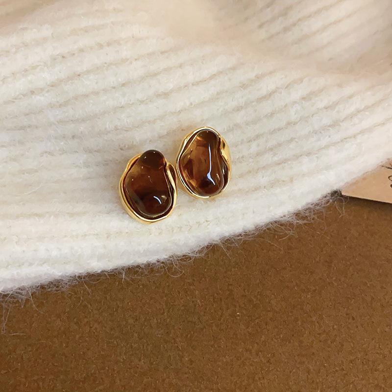Maillard style retro tiger's eye stone round earrings women's autumn and winter high-end stud earrings small exquisite Internet celebrity jewelry