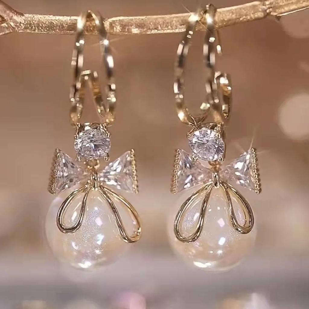 1 Pair Women's Sparkling Crystal Pendant Earrings Bow Shaped Design Gold Natural Zircon Pendant Elegant Fashionable Earrings