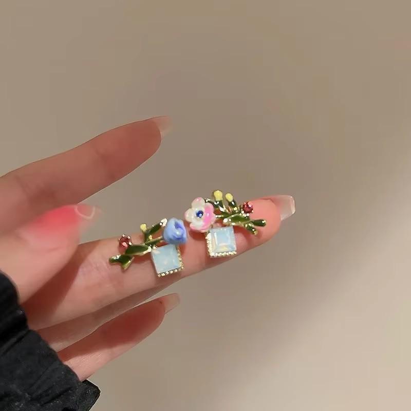 Vintage Französische exquisite Emaille-Glasur-Blumen-Ohrclips, kleine Zirkon-Blumen-Pflanzen-Ohrclips