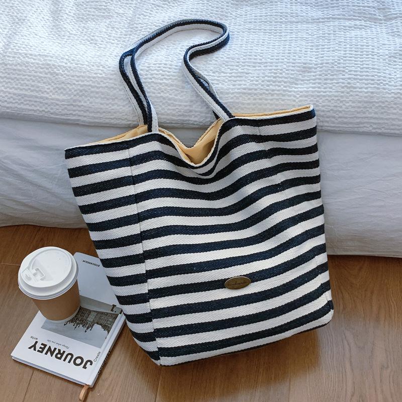 

Niche design tote bag 2025 new women s bag popular versatile double-sided shoulder bag large-capacity commuter canvas bag