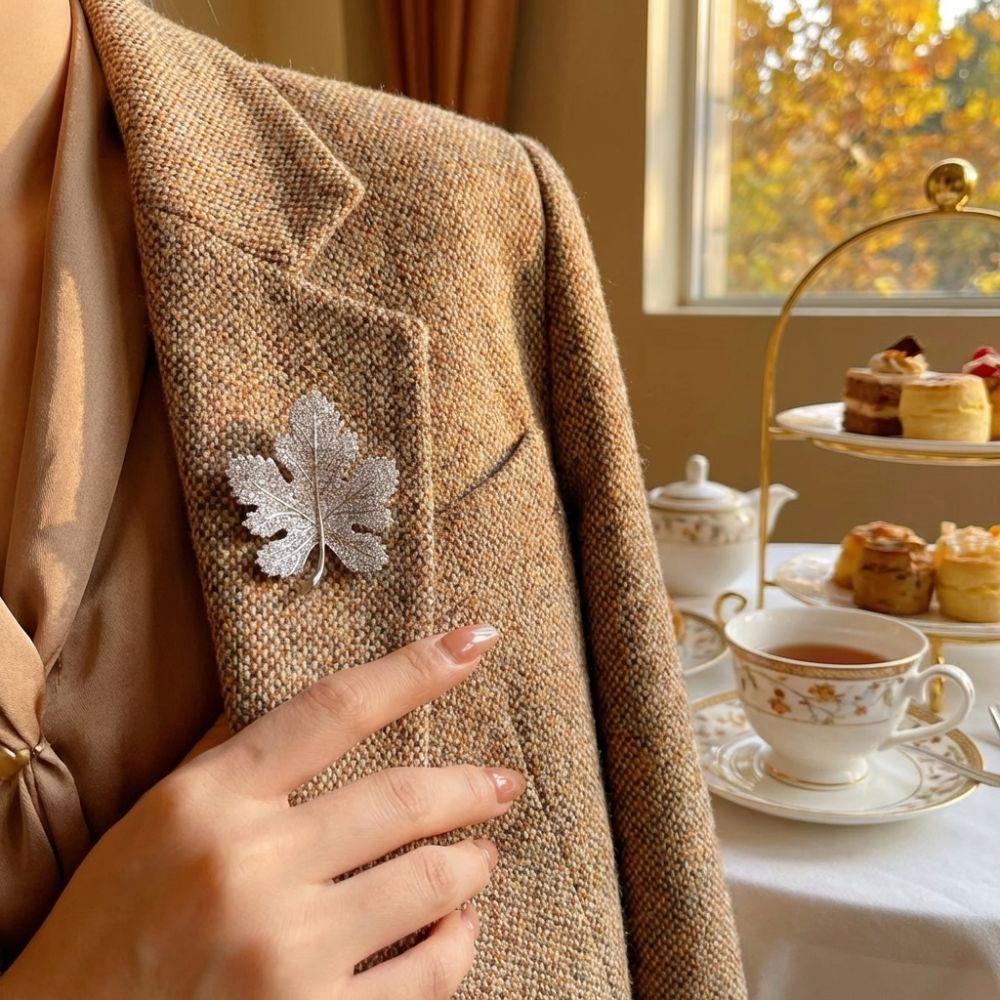 Trendy Jewelry Rhinestone Maple Leaf Brooch Vintage Maple Leaf Pin Party Accessories