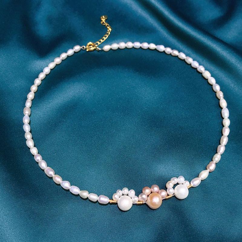 Elegant Cat Paw Pearl Necklace: Chic Design, Sophisticated Feel белый