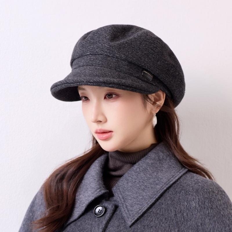 Autumn and winter hats are fashionable and versatile, middle-aged and elderly peaked hats, warm and thickened woolen hats, source spot.