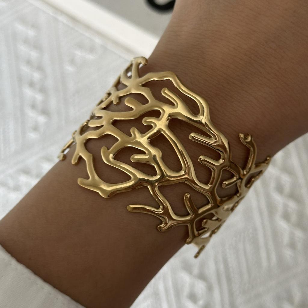 Stainless Steel Metal Starfish Shell Coral Bracelet For Women Gold Color Retro Flower Stripe Texture Cuff Bangle Party Jewelry