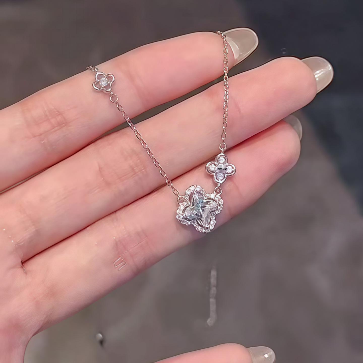 Sterling Silver Moissanite Four-Leaf Clover Necklace for Women – Exquisite Light Luxury Clavicle Chain Jewelry 925 Sterling Silver