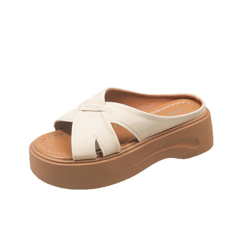 French Platform Slippers Women's Summer Wear 2025 New High-end Silver with Skirt Temperament Beach Cool Slippers