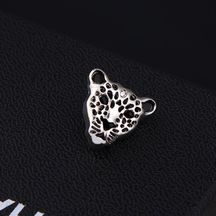 Personalisierte mit Diamanten besetzte Metallbrosche Kragenstift Kollektion, High-End Anti-Licht Blume Schmetterling Krone Brosche
