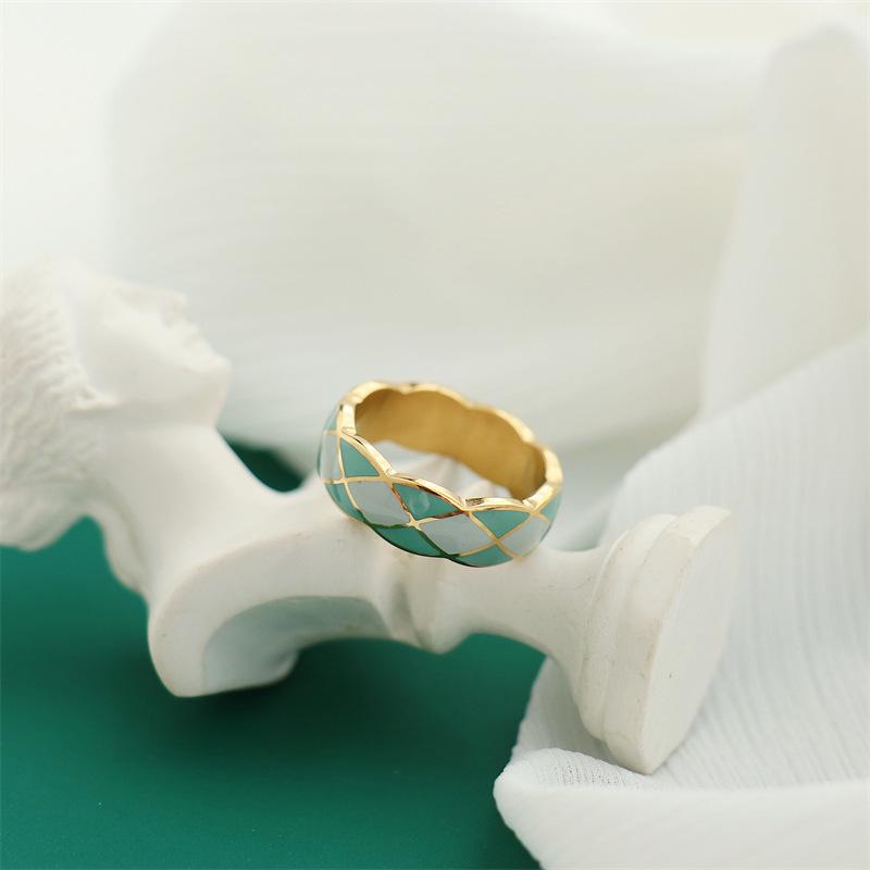 Lace Pattern Gold-Plated Titanium Steel Ring - Retro Style Fashion Jewelry for Women