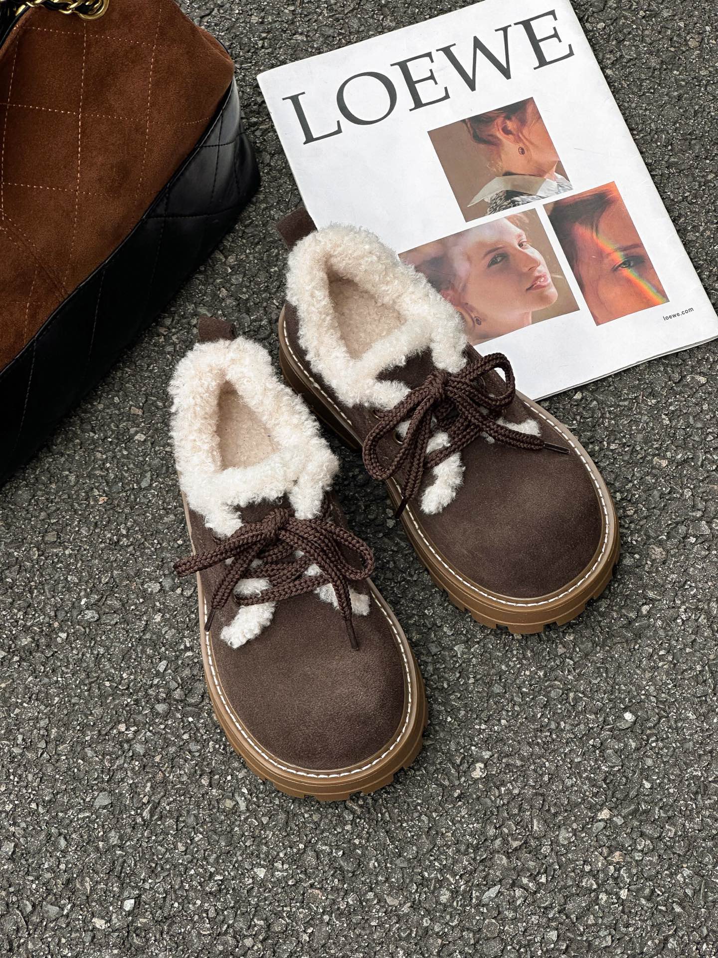 

Женские осенние новые утолщенные теплые хлопковые туфли из бархата из овечьей шерсти на толстой подошве, универсальные туфли на шерсти с увеличением роста 40