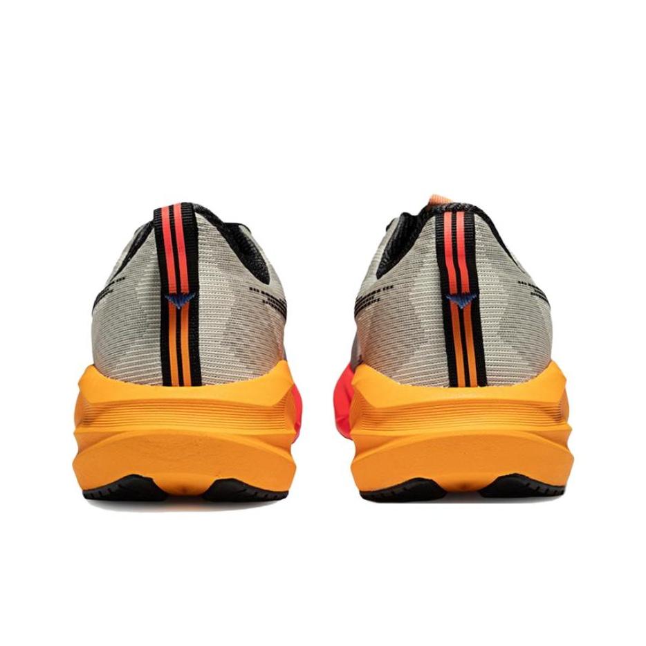 Asics Sneakers da uomo Novablast 5 CP Serie Dawn Till Dusk Grigio Quercia Chiaro Nero 1011C175-200