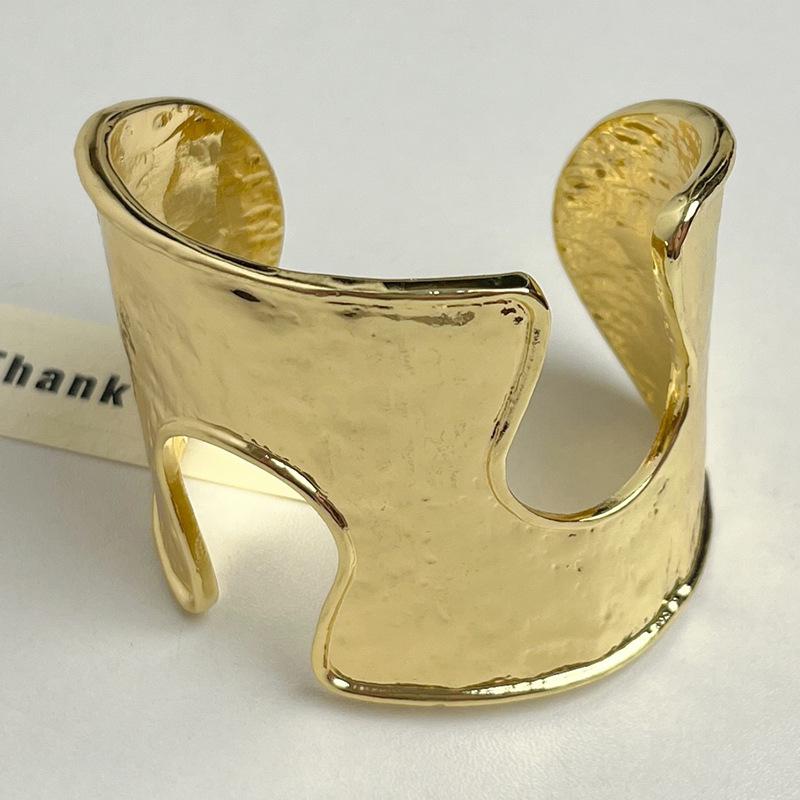 Elegant Retro Snake Twist Open Bangle: Luxurious Versatile Jewelry for Women