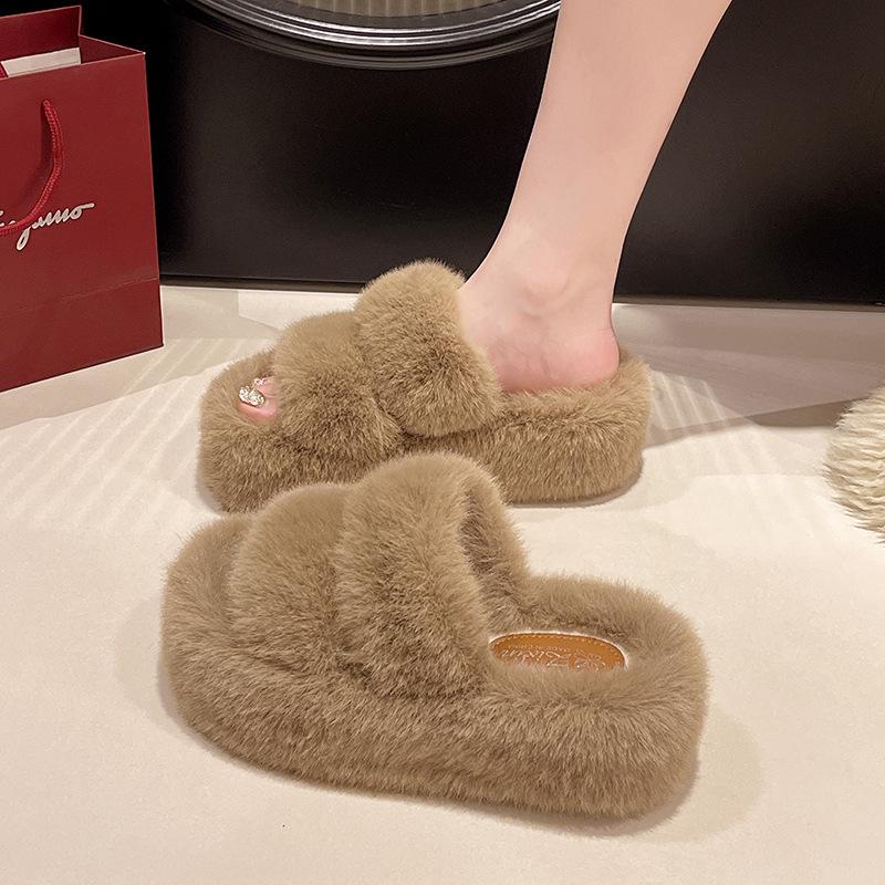 2025 new large-size Korean version of fluffy slippers for women, short outer wear, thick bottom height increase, versatile one-word cotton slippe