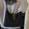 Today's popular fashion retro commuter bag women's autumn new simple messenger bag tote bag women