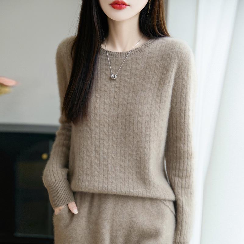 2025 Women's Loose Fit Pure Wool Thick Cable Knit Sweater - Round Neck, Long Sleeve, Cashmere Blend