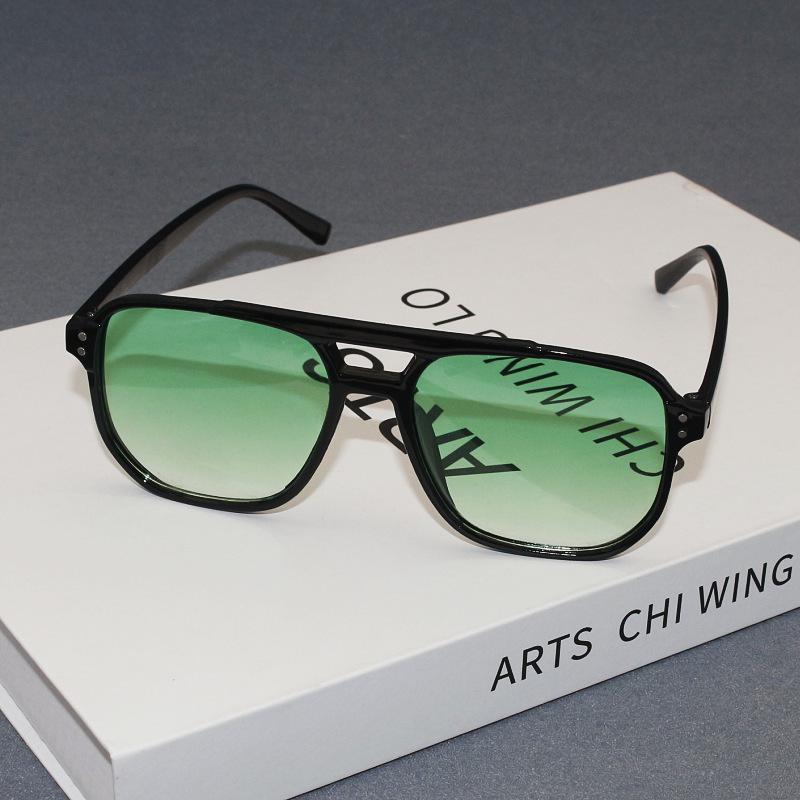 2025 Nové evropsko-americké nýtované čajově zbarvené čtvercové sluneční brýle s UV ochranou pro muže a ženy