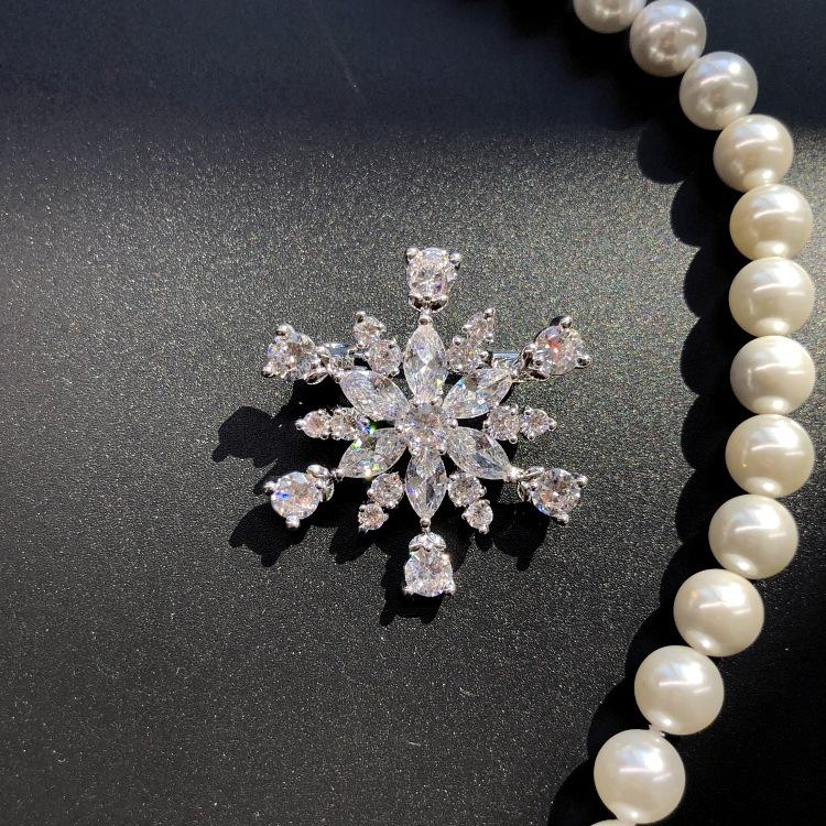 

Брошь из хрустального циркона высокого класса, темпераментная женская брошь-булавка в виде лебедя, простые аксессуары для пальто, костюма, кардигана