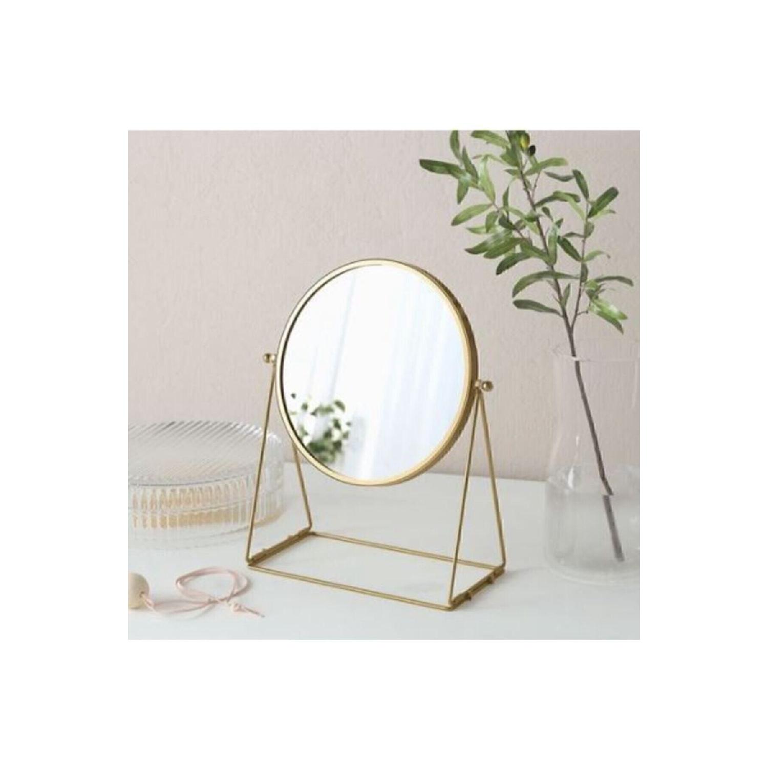 

Lassbyn Gold Color Table Mirror золотий