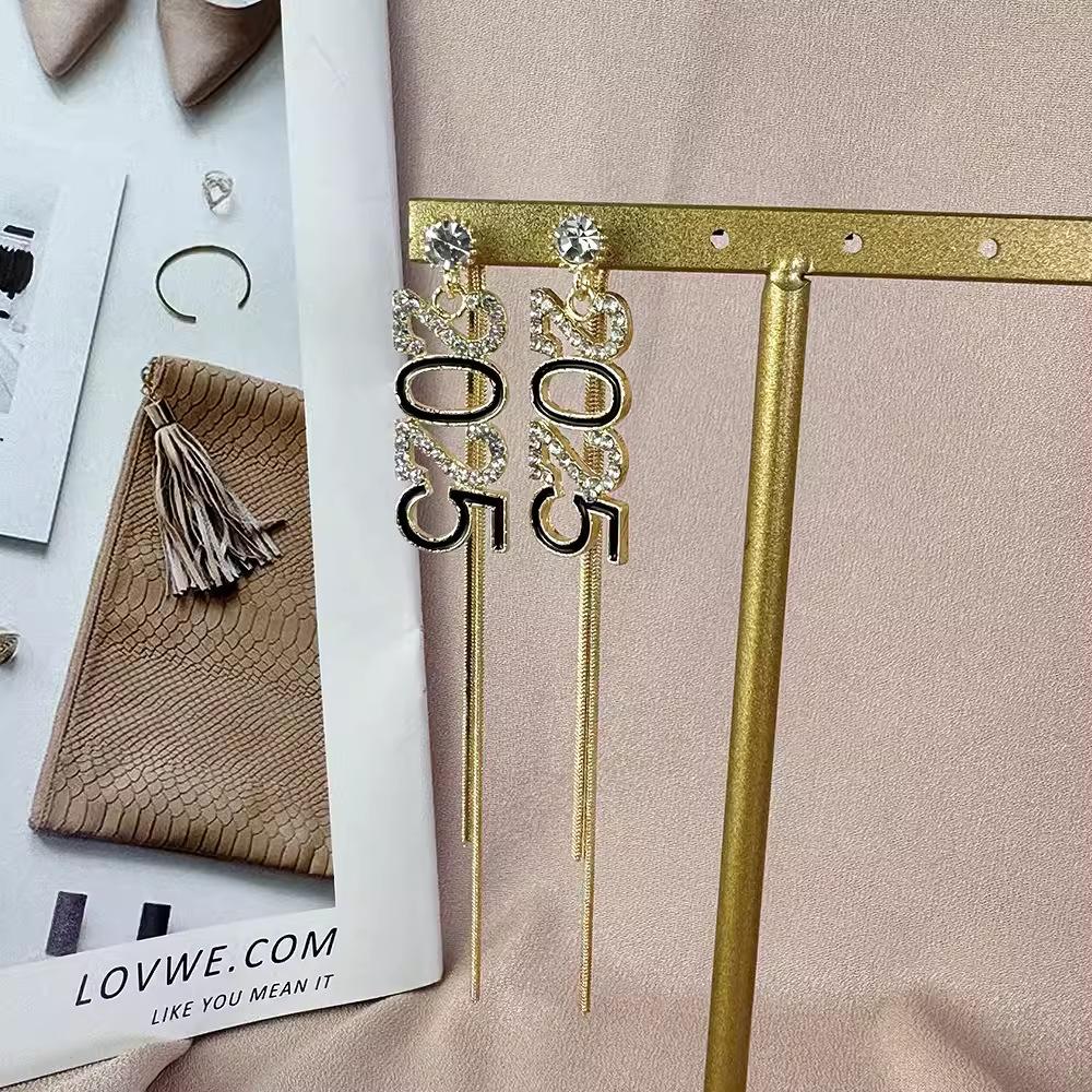 

Серьги Digital 2025 демонстрируют темперамент, бахромчатая линия ушей с бриллиантами, изысканные и универсальные аксессуары