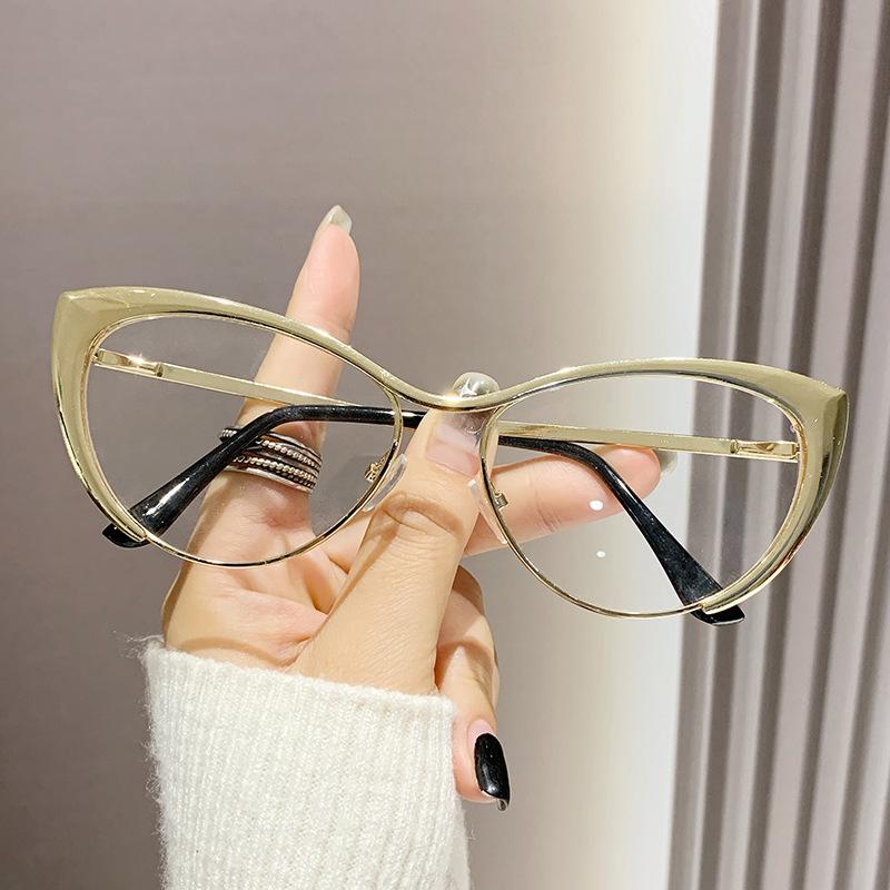 New Anti Blue Light Metal Flat Mirror Women Classic Fashion Triangle Cat Eye Glasses Retro Computer Glasses Frame