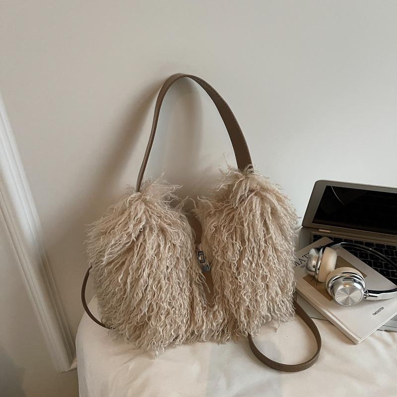 Niche Design Plush Bag Women's 2025 New Messenger Bag Single Shoulder Underarm Bag Autumn and Winter Popular Plush Bag