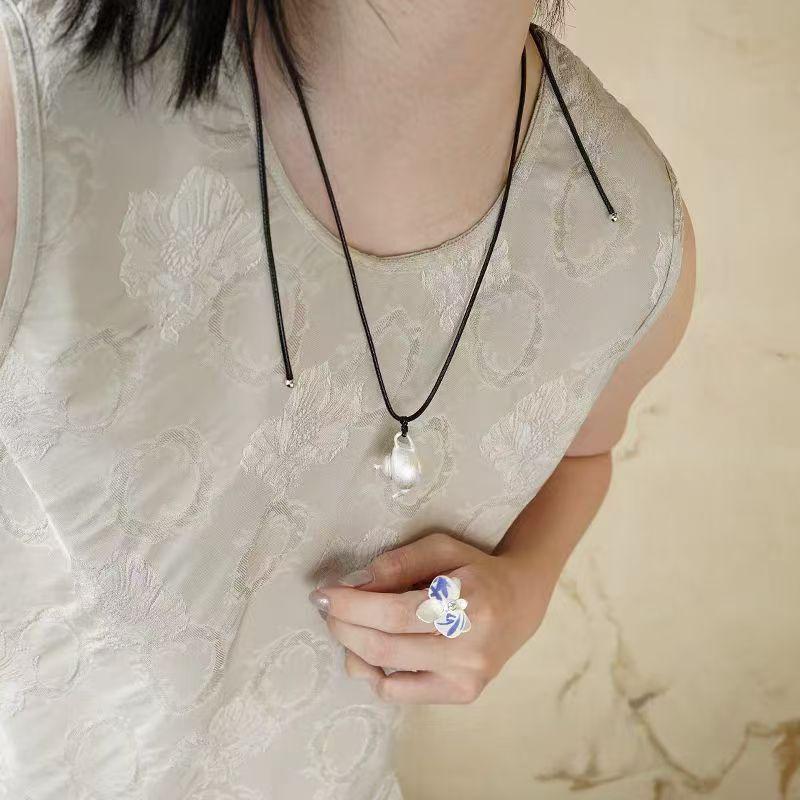 Brushed Silver Teapot Pendant Leather Necklace: Adjustable, Versatile Autumn/Winter Fashion Chain