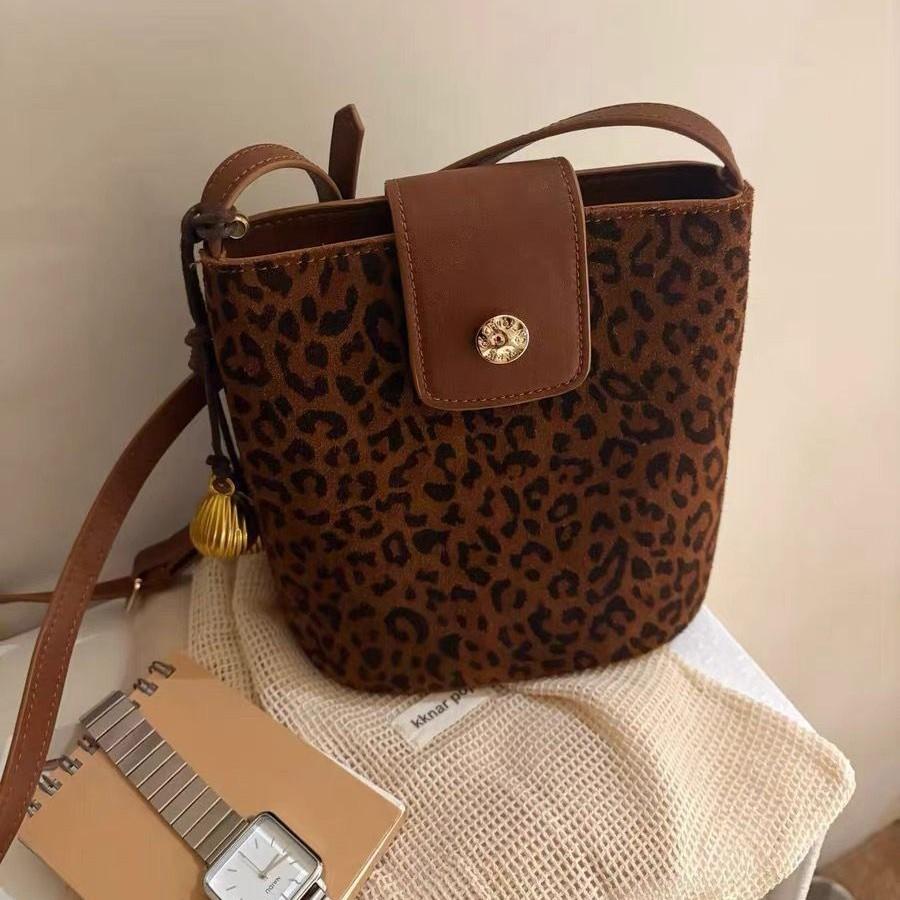 

Nanfeng versatile trend lover chapter pillow bag women s autumn and winter versatile handbag small handbag one-shoulder crossbody bag