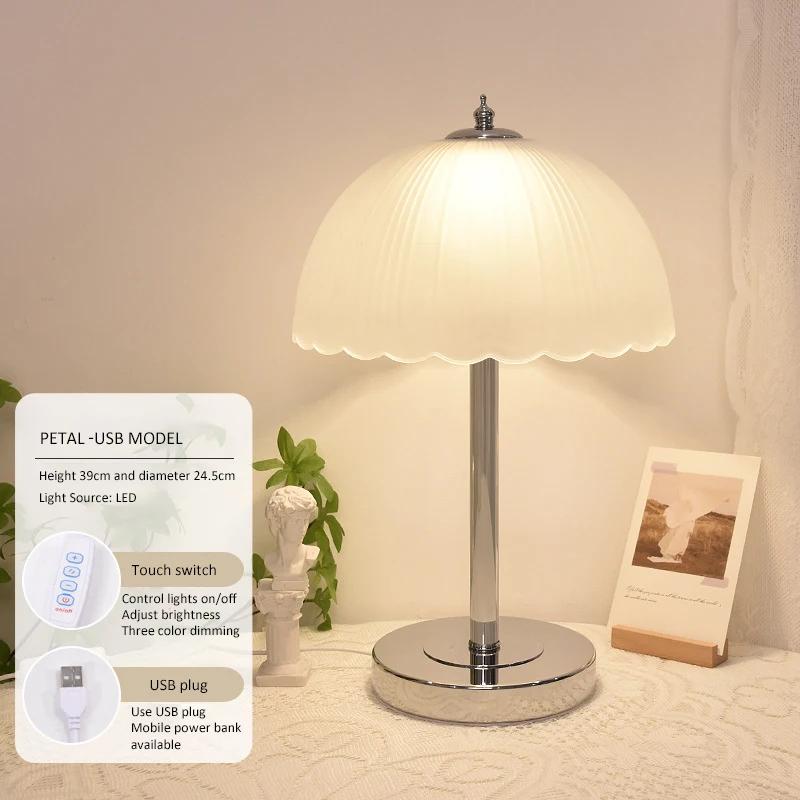 Warm Bedroom Night Light Creative Petal Mushroom Bedside Night Light Minimalist Desk Modern Glass High-End Table Lamps