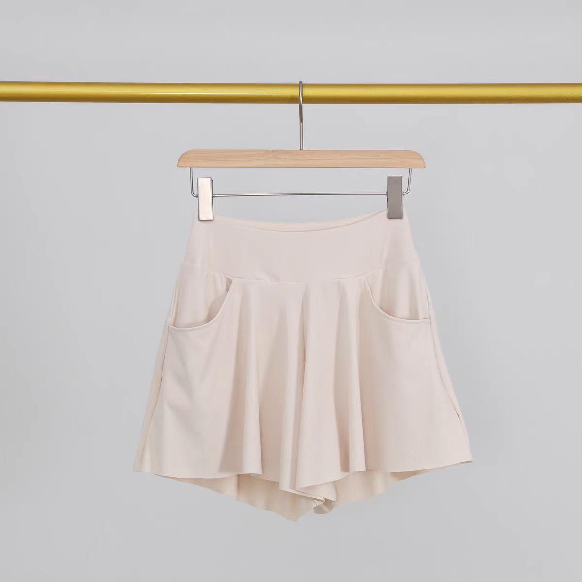 

Дышащие шорты для йоги с высокой посадкой и карманами для фитнеса и бега Medium слоновая кость/белый