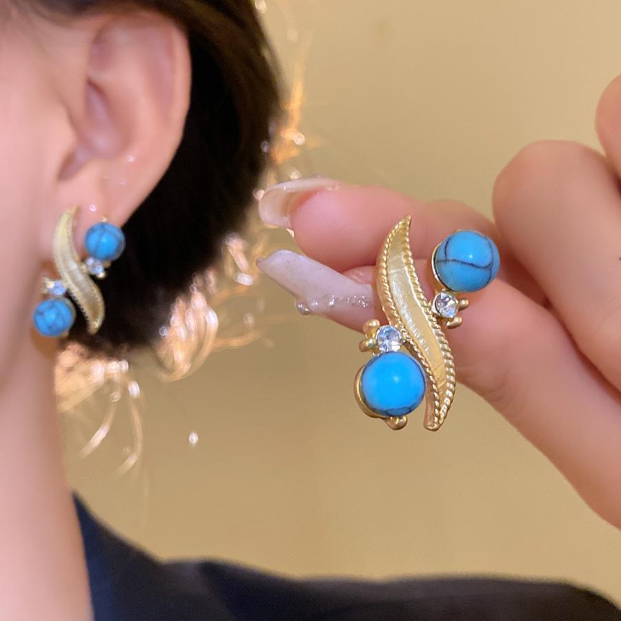 

Silver needle diamond turquoise geometric stud earrings vintage medieval court style earrings personalized versatile commuter earrings