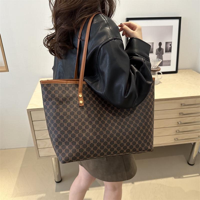 Personalized Commuter Child and Mother Tote Bag  New Large-capacity Beautiful Niche Design Trendy Single Shoulder Underarm Women's Bag