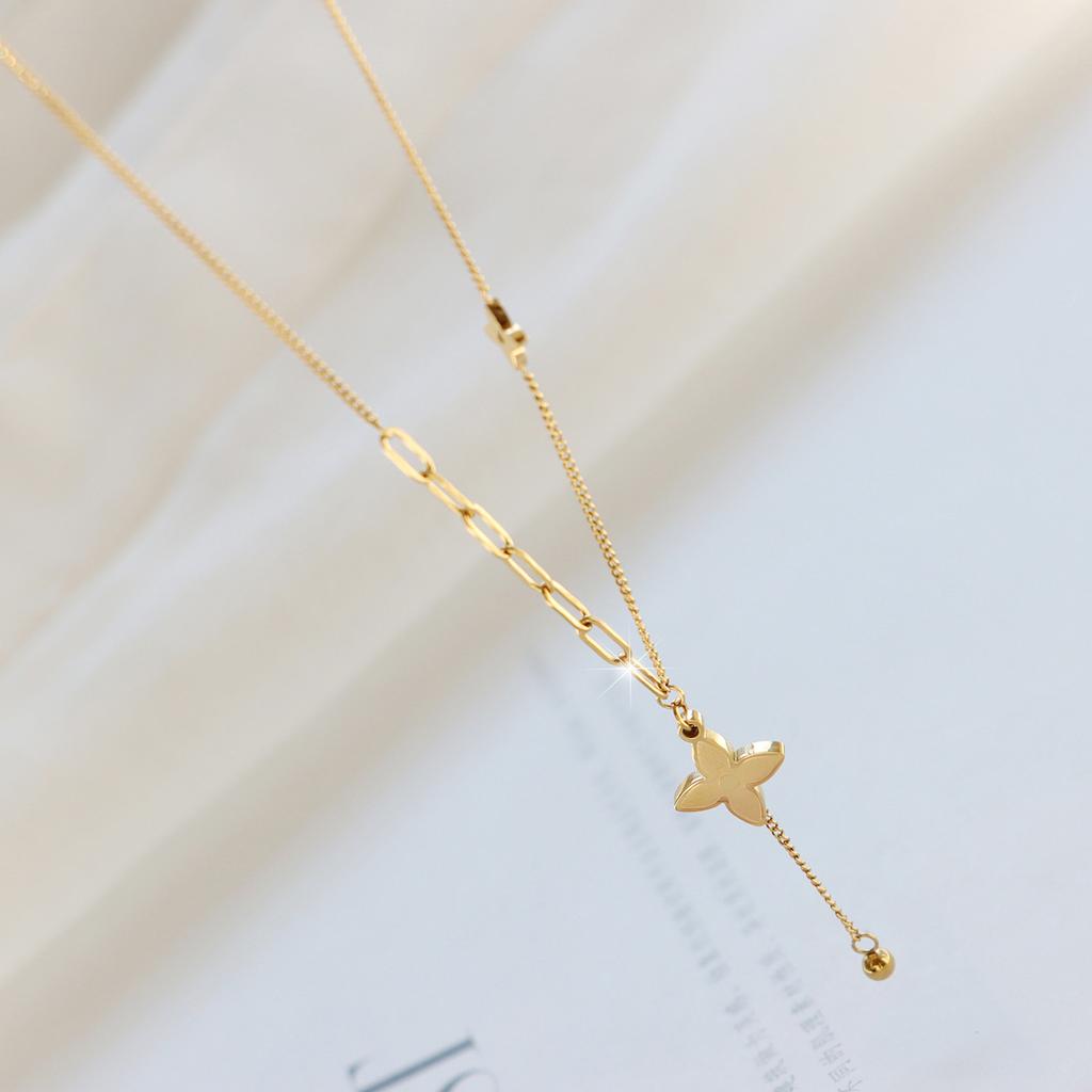 New Arrivalsweater Chain Titanium Steel Four-leaf Clover Necklace Classy Sense Accessible Luxury Women's Tassel Clavicle Chain Accessories