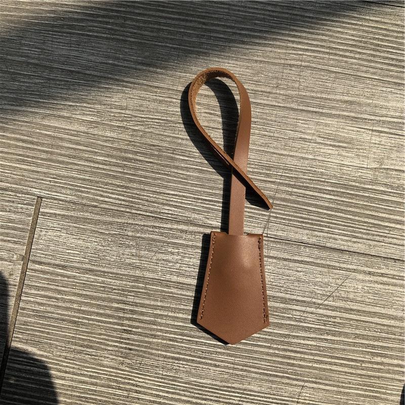 Personalisierte Initialen Wasserdicht Echtes Leder Vintage Anhänger Tasche Hängende Dekoration für Reisen Outdoor Gebrauch Geschenk braun