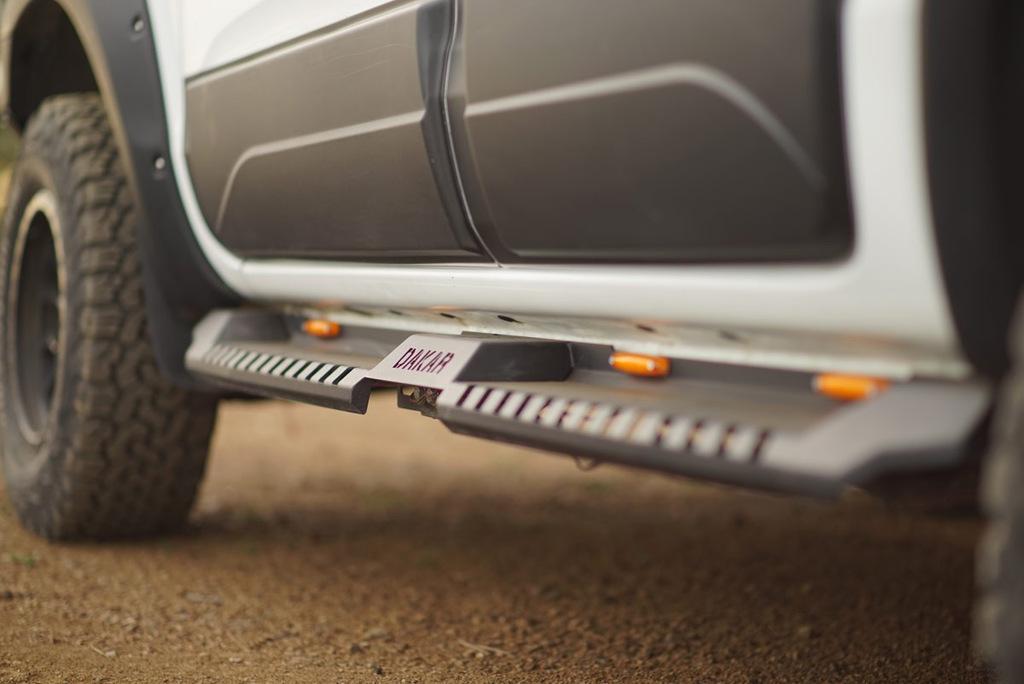 Боковые пороги Dakar V2 с LED (2 шт, металл) для Volkswagen Amarok 2010-2022 гг