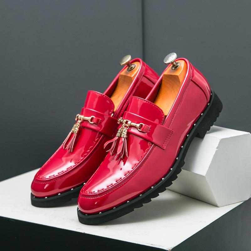 Large size glossy business foot leather shoes men's British fashion solid color fringed loafers Korean version of gold leather shoes