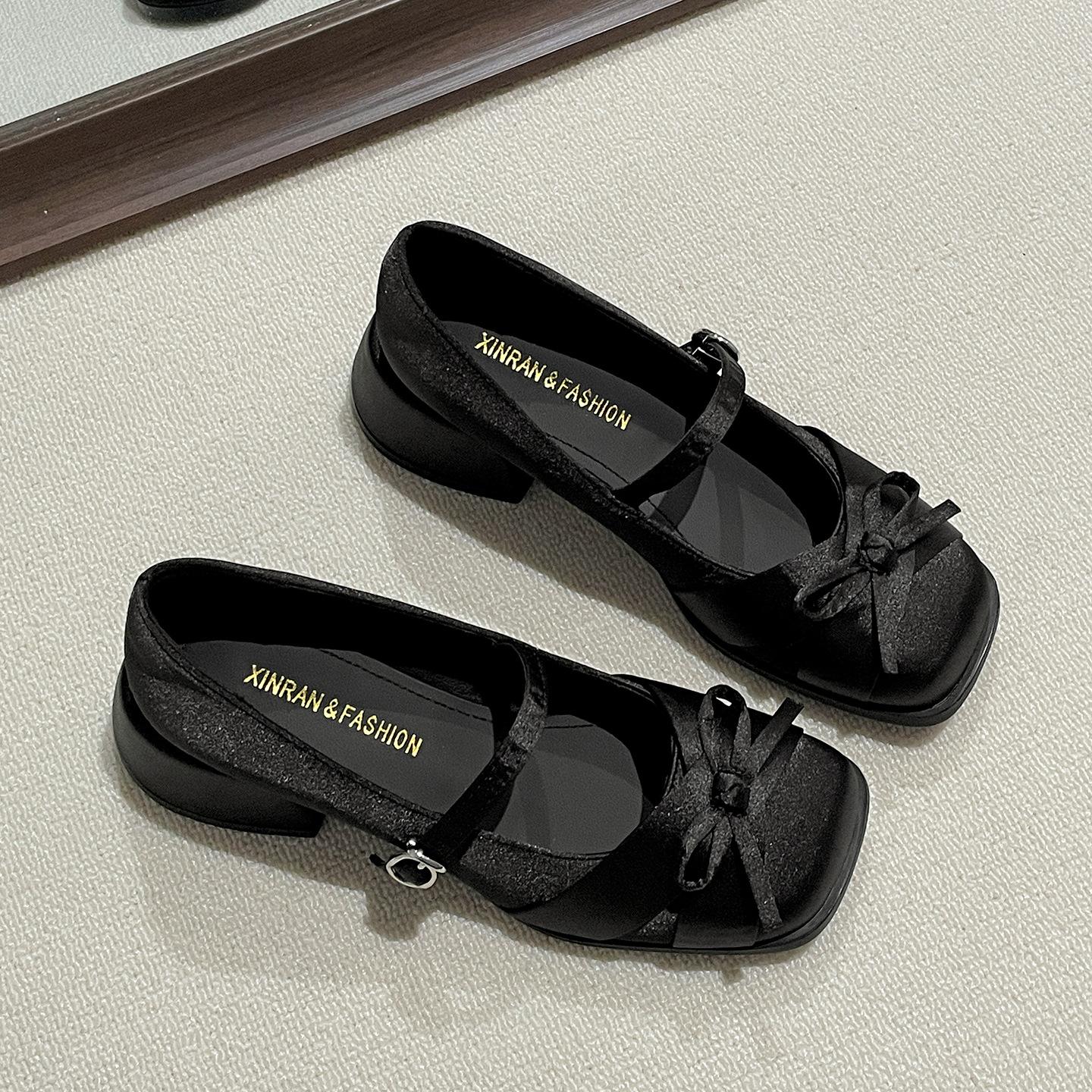 

Retro high-end French square head thick heel light mouth single shoes women s summer 2025 new with skirt fairy Mary Jane shoes 40 чорний
