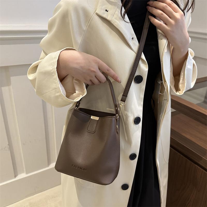 Large Capacity Crescent Shape, Adjustable Strap & Zipper Closure,  Casual &, Crossbody Purse, Travel Accessory, Women's Handbag