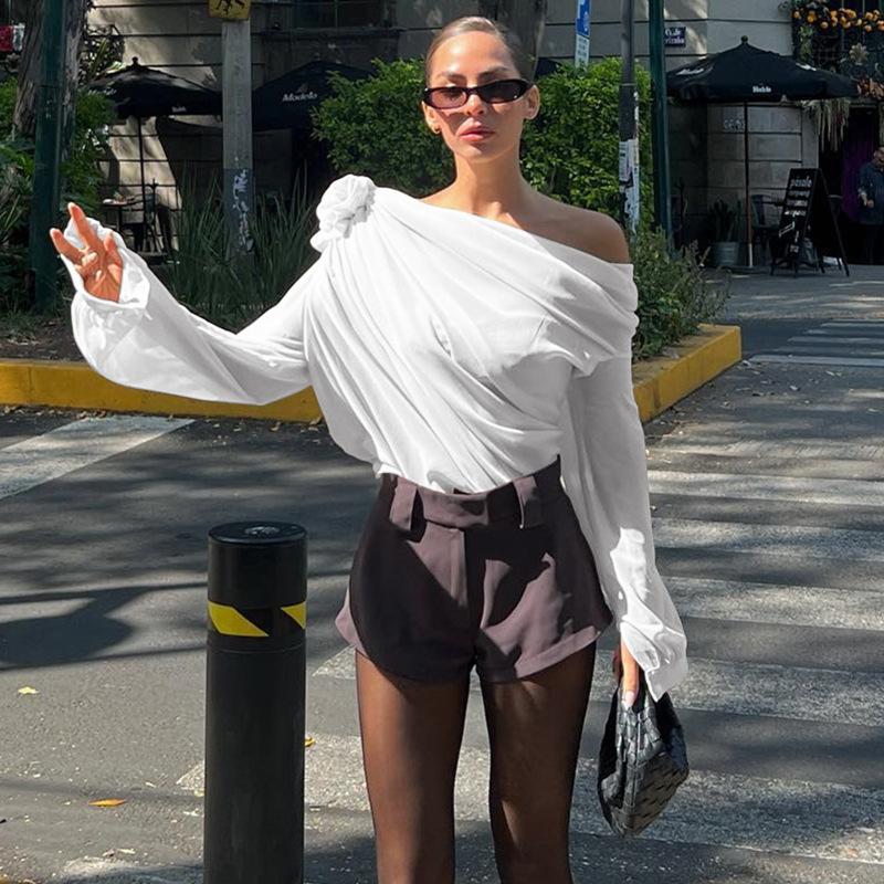 Neues schulterfreies, schräges Kragen- und Blumenapplikations-Mesh-Chiffon-Crop-Top mit gerafftem Herbst-Elegantem, langärmeligem, durchsichtigem T-Shirt