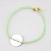 BONBEAU Brățară cu bandă colorată cu talisman argintiu gravat, Brățară cu nod colorat cu talisman argintiu gravat cu litere inițiale