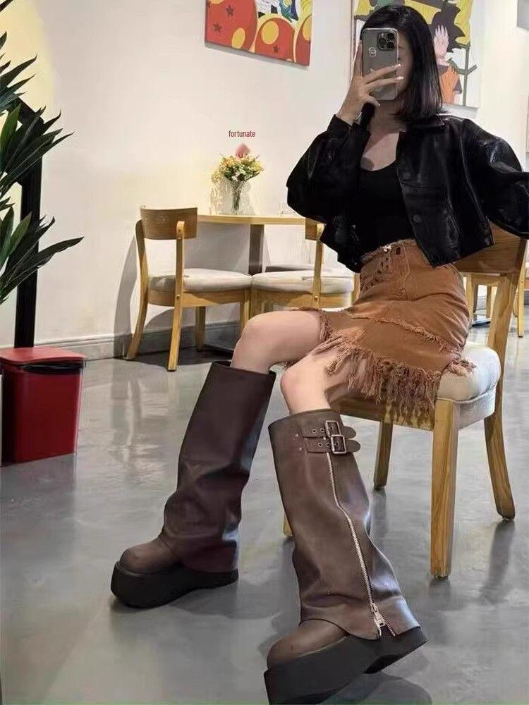 

Черные ретро ботфорты на платформе для женщин - Коллекция Весна/Лето 2025 37