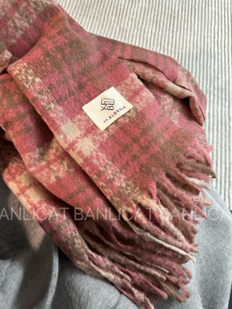Pink scarf women's new autumn and winter high-end feeling raspberry powder warm shawl versatile scarf