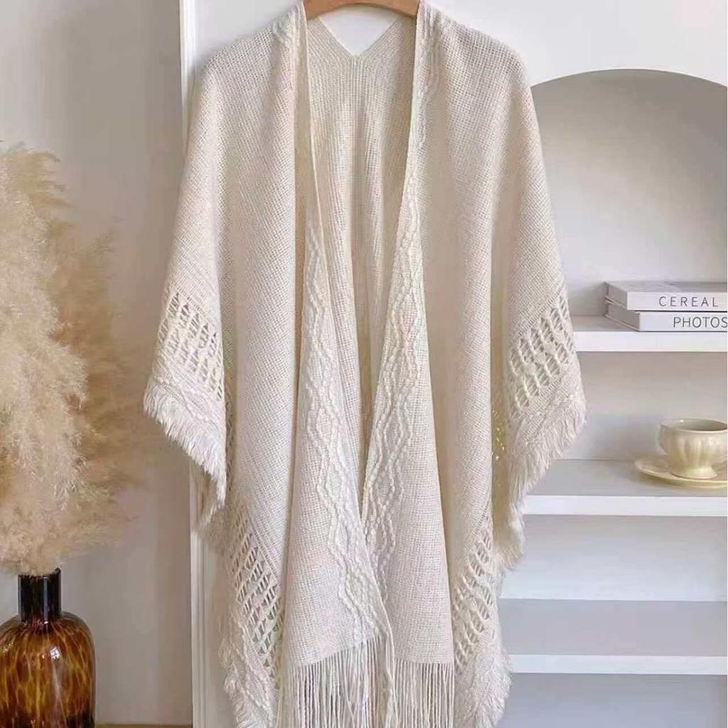 Mantello a scialle con cappuccio e nappe in maglia etnica - Capospalla autunnale/invernale da donna per fotografia di viaggio