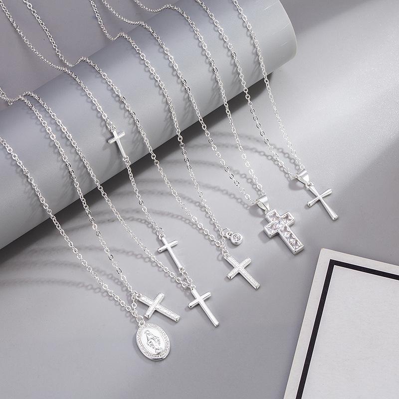 Zirkon-Kreuz-Halskette: Europäische & Amerikanische Leichte Luxus Schlüsselbein Kette für Damen