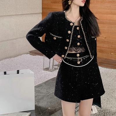 Duftender Anzug für Damen, neue Haaraccessoires für Herbst und Winter, Kurzmantel mit damenhaftem Temperament, Leibchen, Shorts mit weitem Bein, dreiteiliges Set