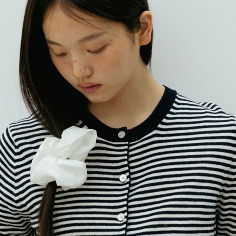 

THE RYE Шелковистая резинка для волос M(белый) FREE